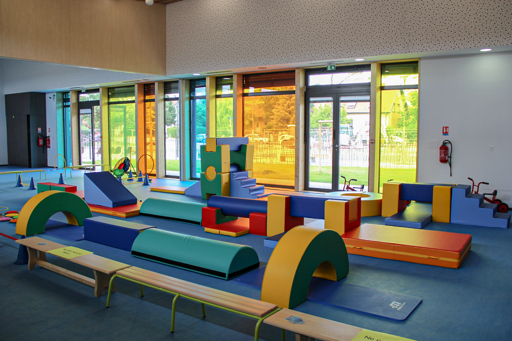 Architecte Alsace Guebwiller Wagner perspectives agence architecture construction renovation extension rehabilitation agencement urbanisme BBC RE2020 biosourcé toiture végétalisé souffelweyersheim école scolaire architecture enfants périscolaire salles de classes maternelle élémentaire